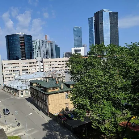 Center - Mardi St., Free Parking!!!