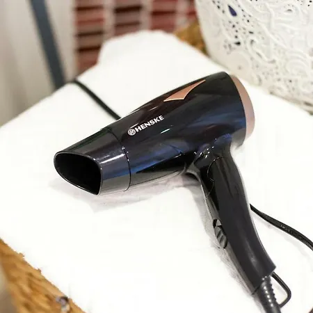 Center - Mardi St., Free Parking!!!