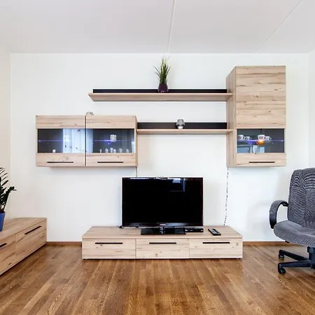 Center - Mardi St., Free Parking!!! *